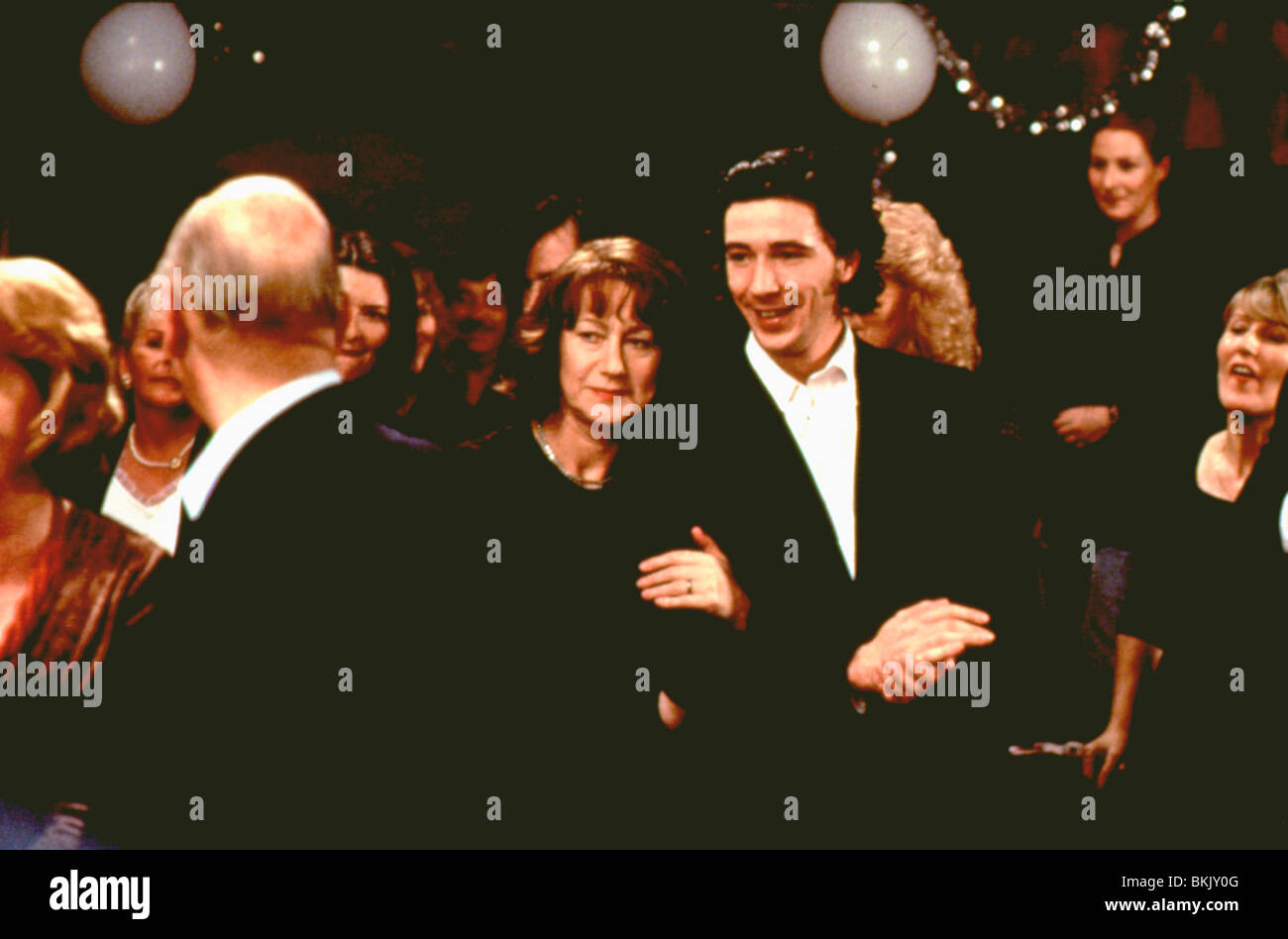 SOME MOTHERS SON (1996) HELEN MIRREN, AIDAN GILLEN SOME 020 Stock Photo