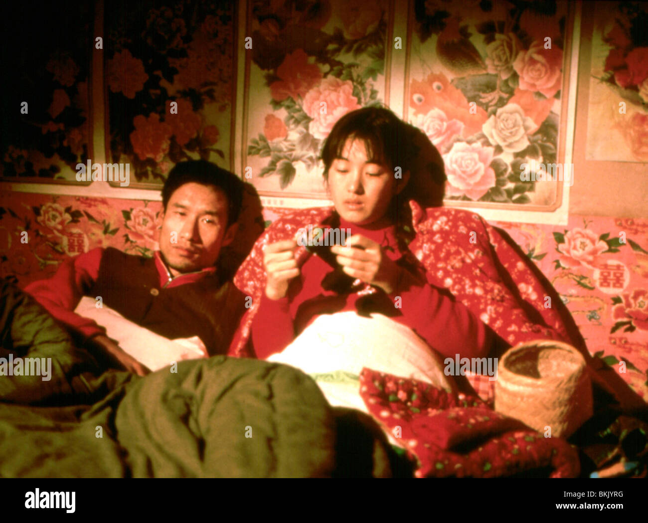 THE STORY OF QIU JU (1992) QIU JU DA GUAN SI (ALT) PEIQI LIU, GONG LI SQJ 006 Stock Photo