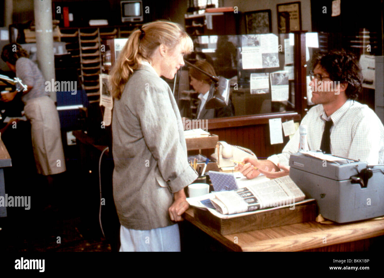 VIOLETS ARE BLUE (1986) SISSY SPACEK, KEVIN KLINE VABL 008 Stock Photo