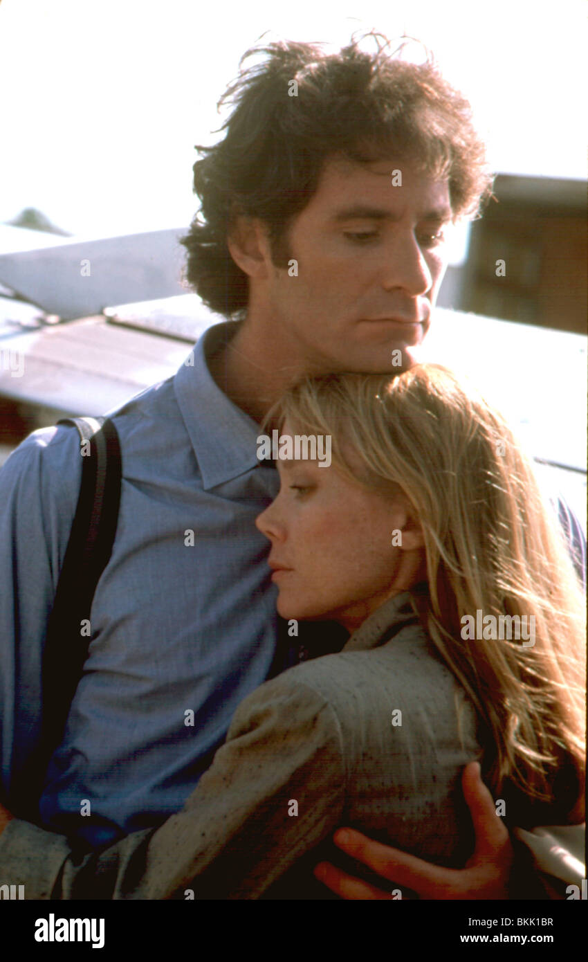 VIOLETS ARE BLUE (1986) KEVIN KLINE, SISSY SPACEK VABL 009 Stock Photo