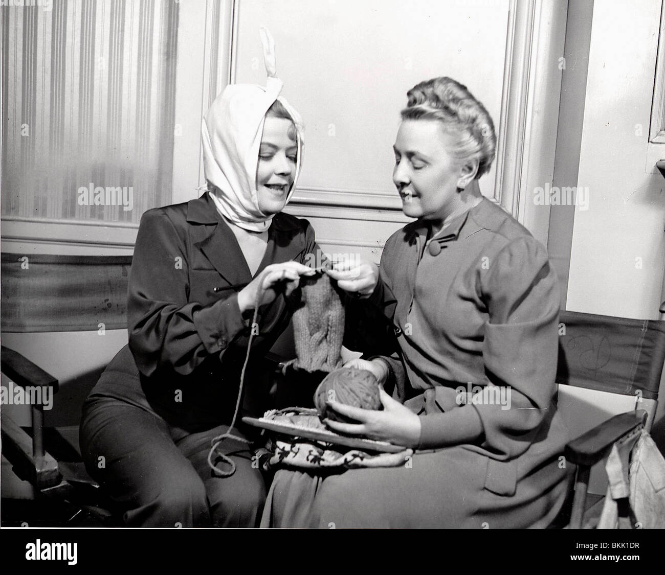 THE WAR AGAINST MRS HADLEY (1942) FAY BAINTER, SPRING BYINGTON, HAROLD S BUCQUET (DIR) WAHY 001 P Stock Photo