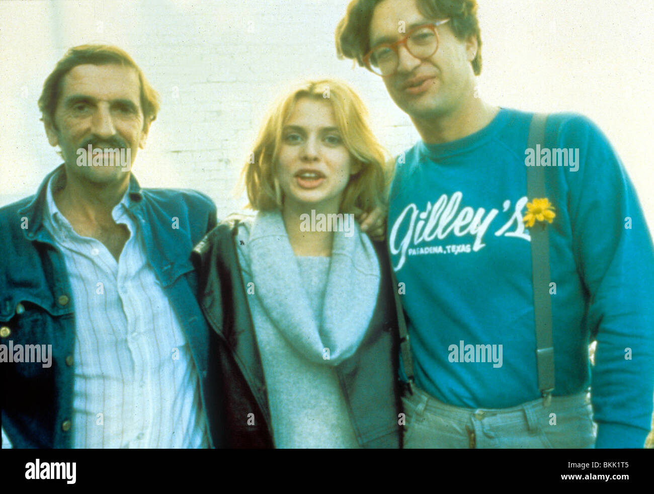 WIM WENDERS (DIR) O/S 'PARIS, TEXAS' (1984) WITH HARRY DEAN STANTON, NASTASSJA KINSKI WIMW 008 Stock Photo