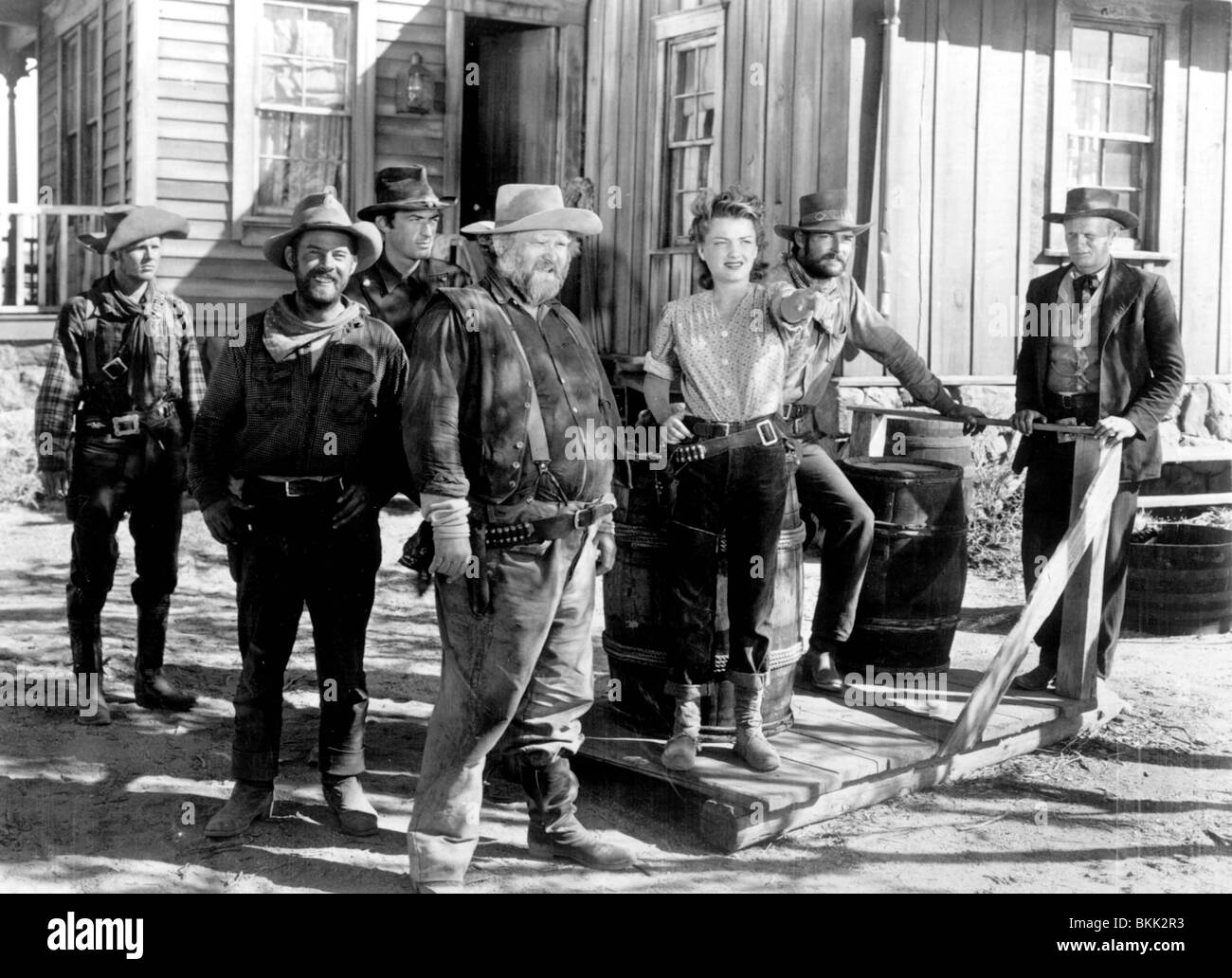 YELLOW SKY (1948) ROBERT ARTHUR, HENRY MORGAN, GREGORY PECK, CHARLES KEMPER, ANNE BAXTER, JOHN RUSSELL, RICHARD WIDMARK YELL Stock Photo