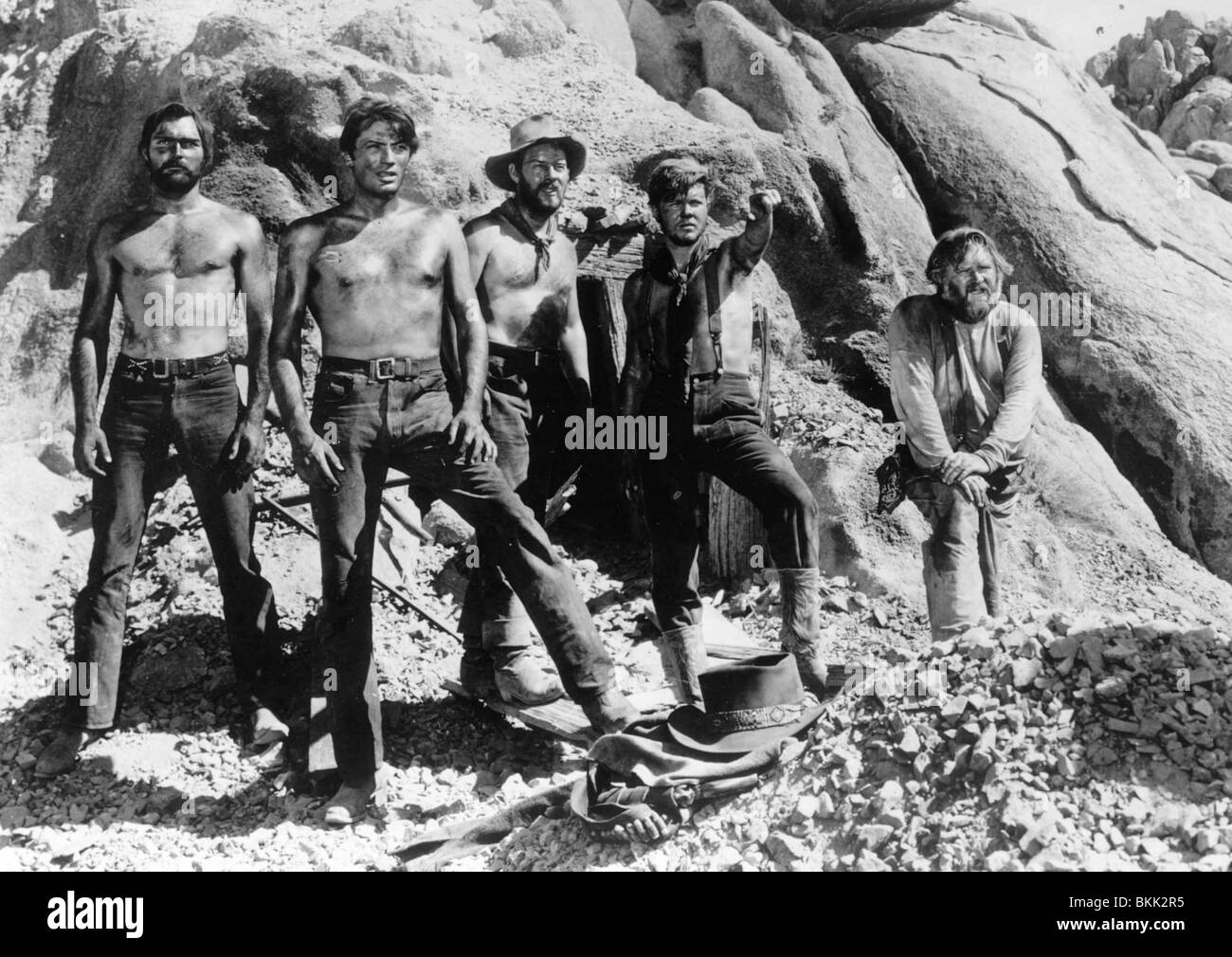YELLOW SKY (1948) JOHN RUSSELL, GREGORY PECK, HENRY MORGAN, ROBERT ARTHUR, CHARLES KEMPER YELL 003P Stock Photo