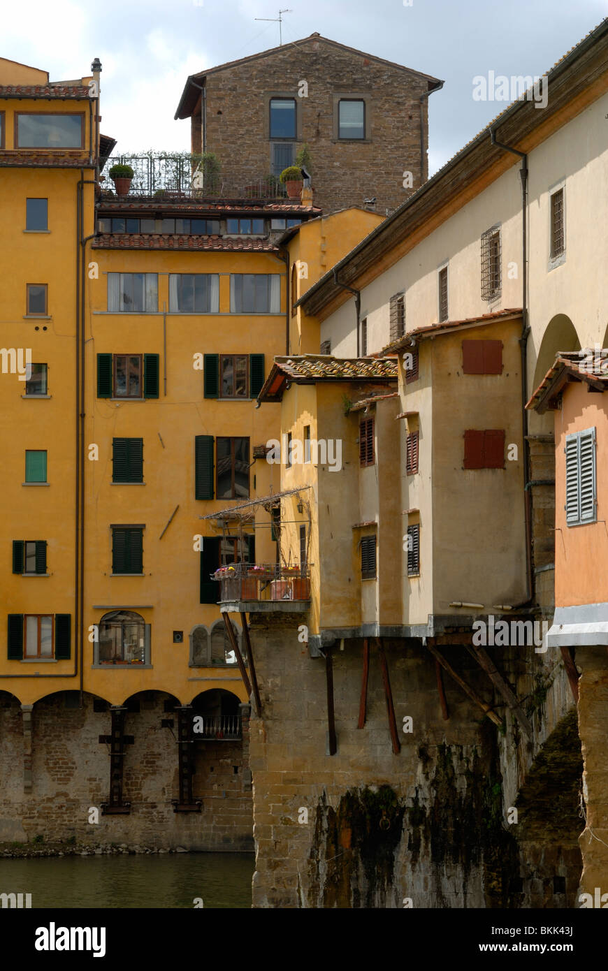 The Ponte Vecchio, the Old Bridge, is built by Taddeo Gaddi, a student of Giotto, in 1354. Some of the oldest goldsmith and .... Stock Photo