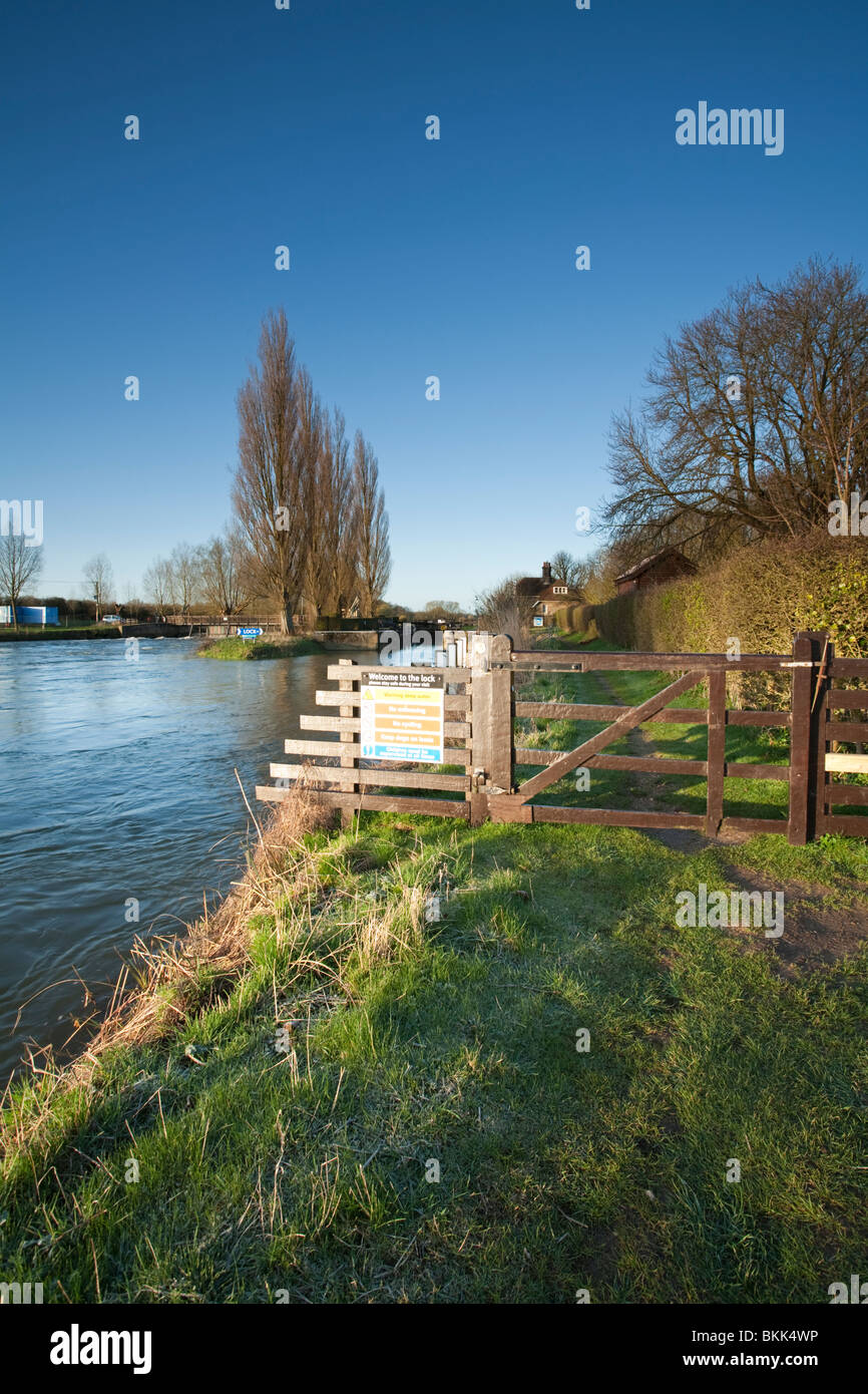 Northmoor Lock and Weir on the River Thames, Oxfordshire, Uk Stock Photo