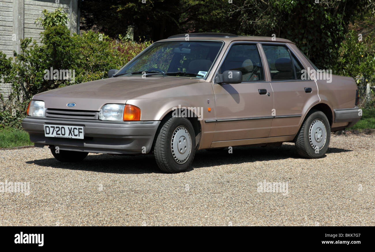 Ford Orion 1.6 Ghia 1987 Stock Photo - Alamy