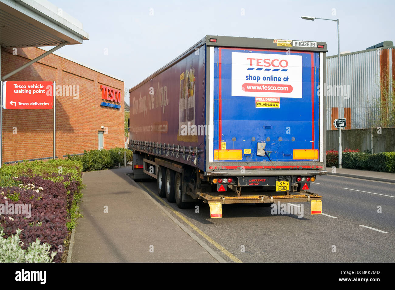 Lorry Delivering to Tesco Supermarket Stock Photo - Alamy