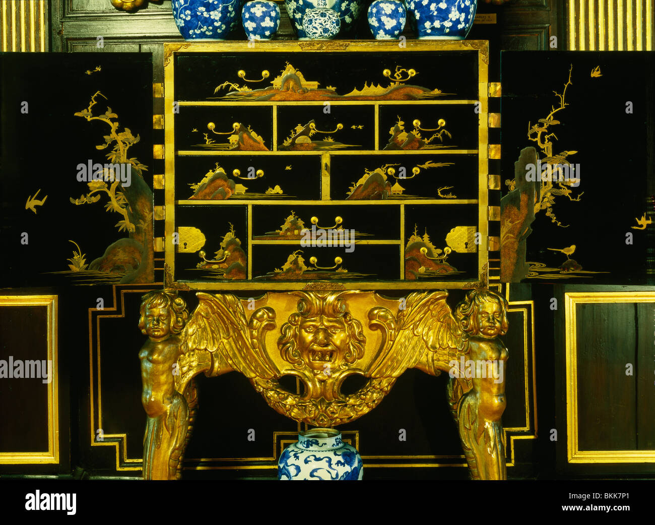 Oriental lacquered on stand. England, 17th century Stock Photo