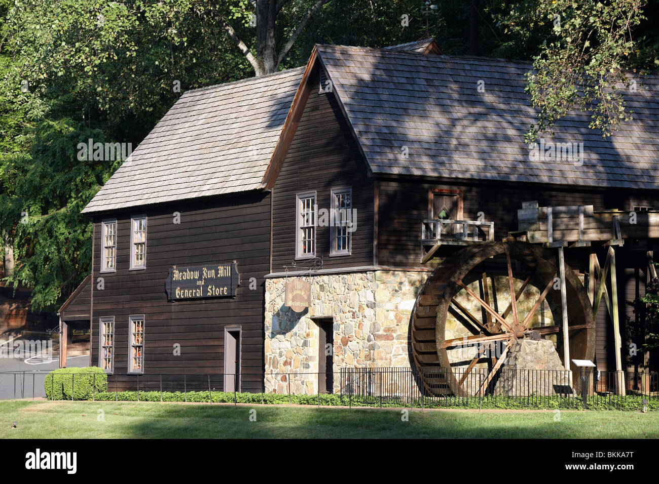 The gift shop at Michie Tavern with a waterwheel view Stock Photo - Alamy