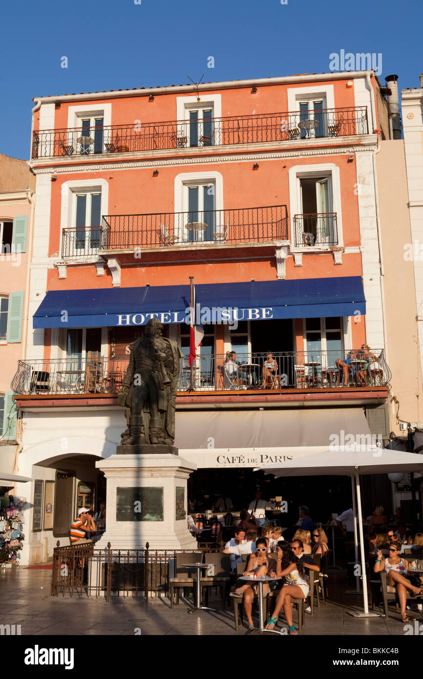 Hotel Sube, small fancy hotel in face of the port of Saint Tropez over the  famous bar Café de Paris, Var Cote d'Azur, France Stock Photo - Alamy