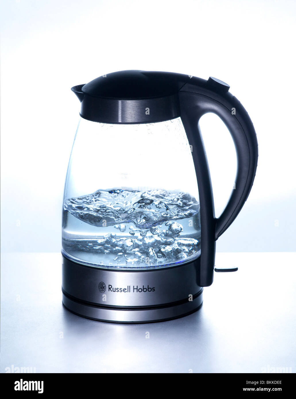 Russell Hobbs modern electric kettle boiling water using Schott Duran  heatproof borosilicate glass Stock Photo - Alamy