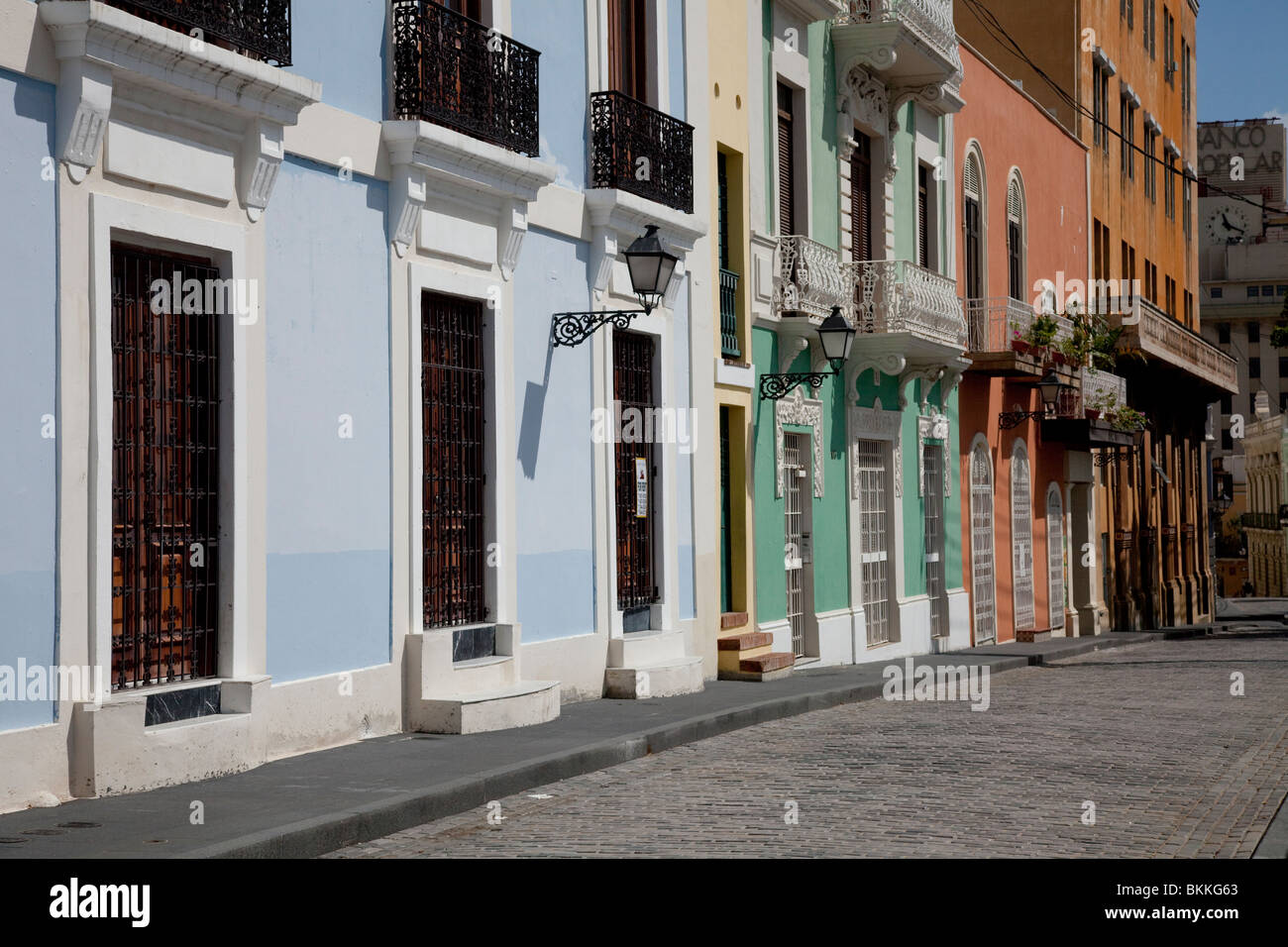 Streets with Spanish colonial architecture in San Juan, Puerto Rico ...