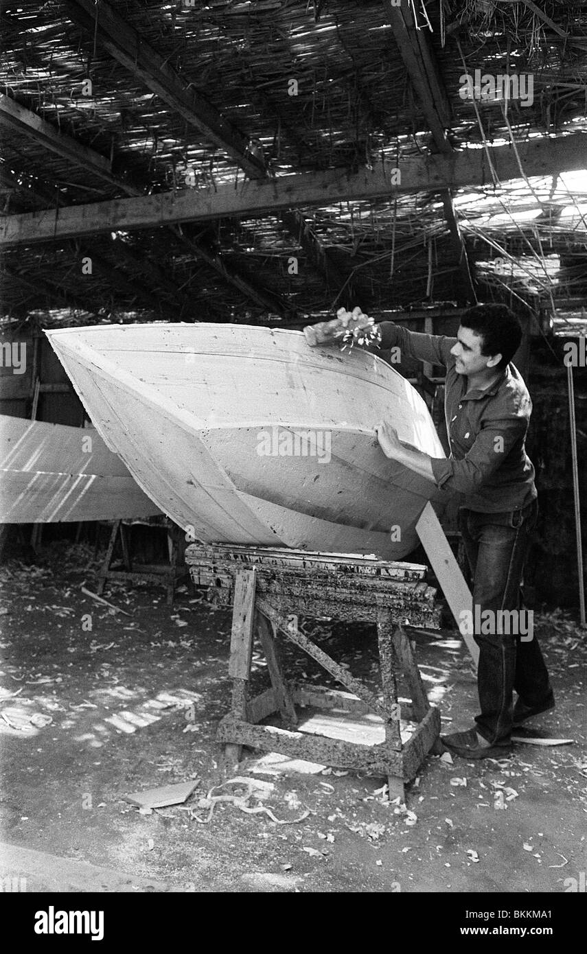 A boat-builder working on a new vessel in al-Matariyyah on Lake Manzalah, Nile Delta, Egypt Stock Photo