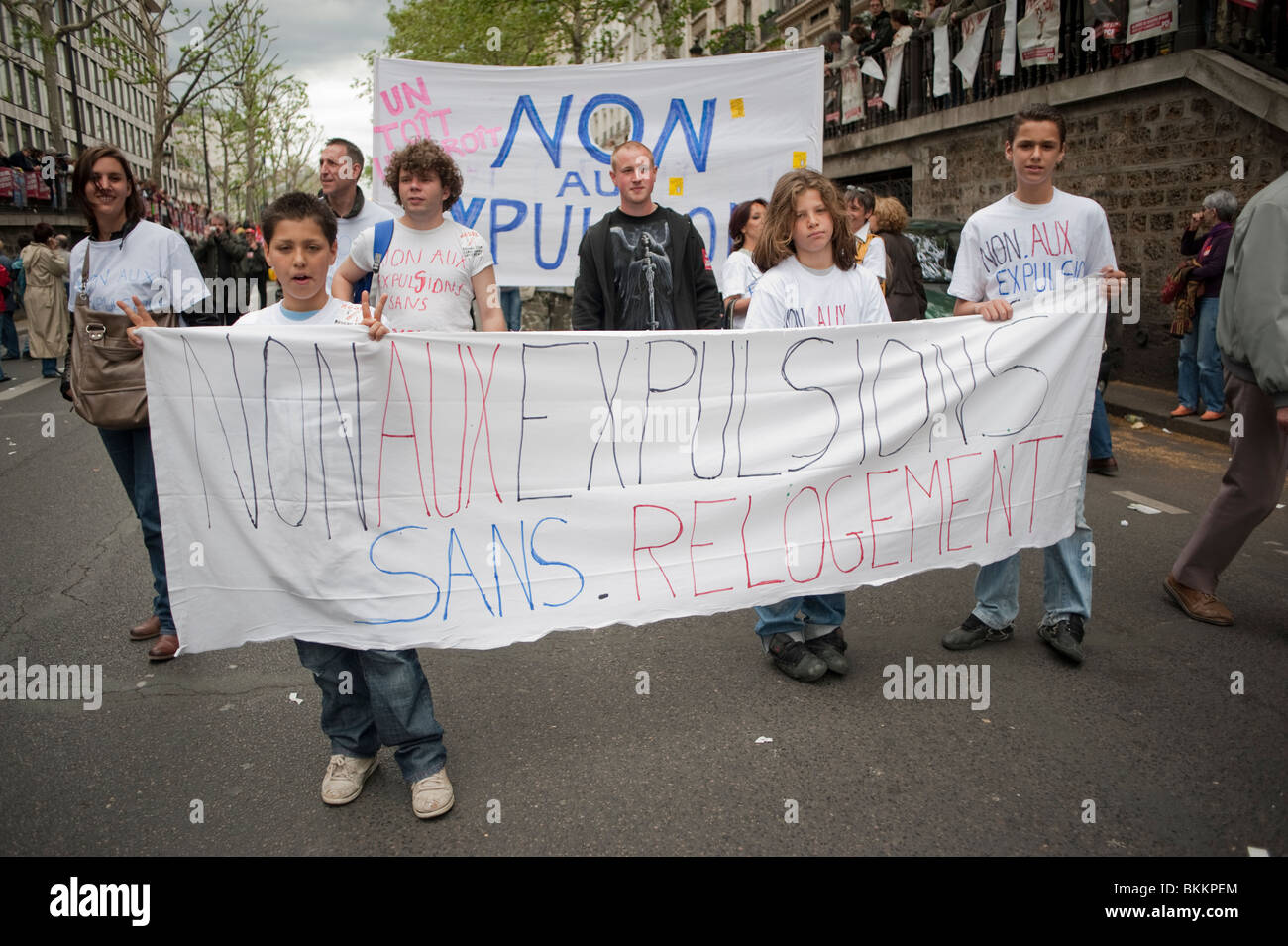 Anti-Expulsion Group Demonstrating in May 1, May Day Demonstration, Paris, France, teenagers outside urban, young people protesting Stock Photo