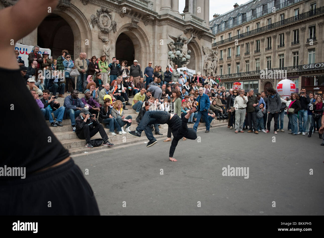 Crowd Watching Break Dancer Street performers, Paris France, black community paris Stock Photo