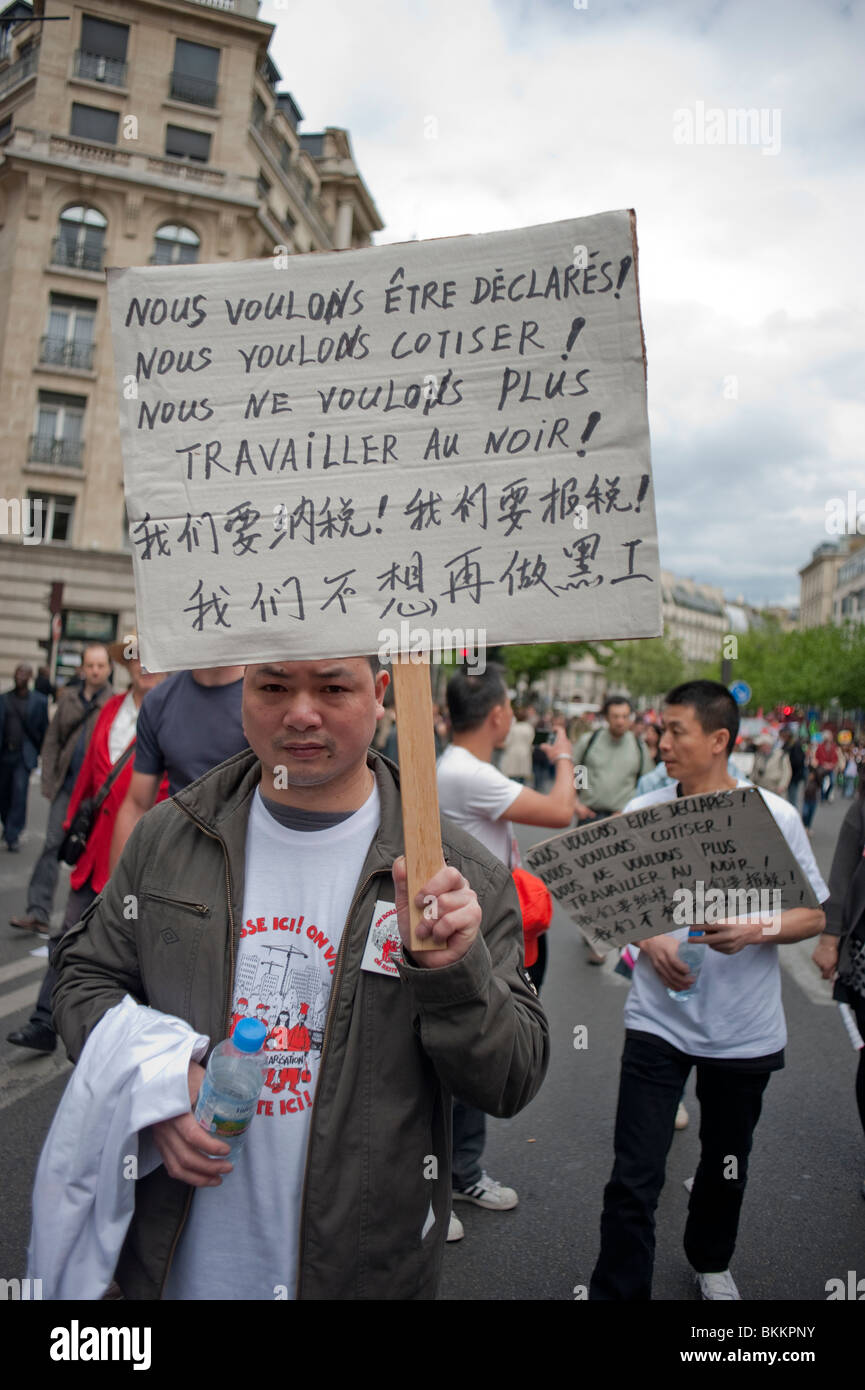 Chinese Illegal Immigrants, Demonstrating in May 1, labor day may Demonstration, Paris, France, Protests on Street, Holding handwritten Protest Signs in Mandarin Stock Photo