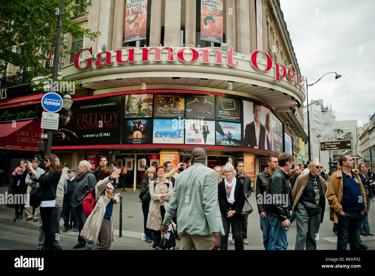 Gaumont Op Era Cinema Theatre Front Paris France Movie Theater Exterior Crowd Street City People Going To The Cinema Busy Street Stock Photo Alamy
