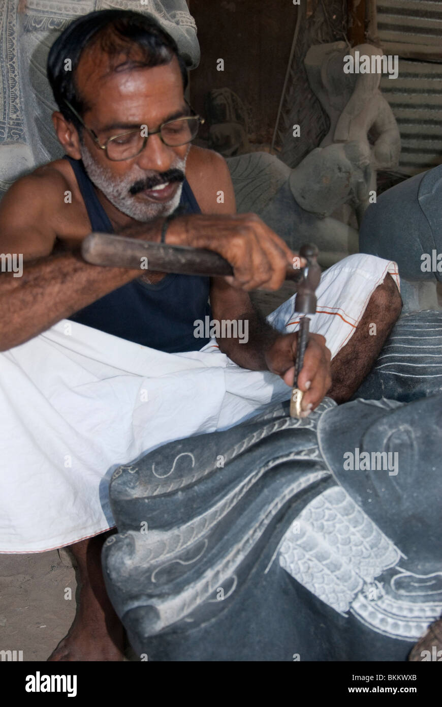 India, Tamil Nadu, Mahabalipuram stone sculpture at work Stock Photo