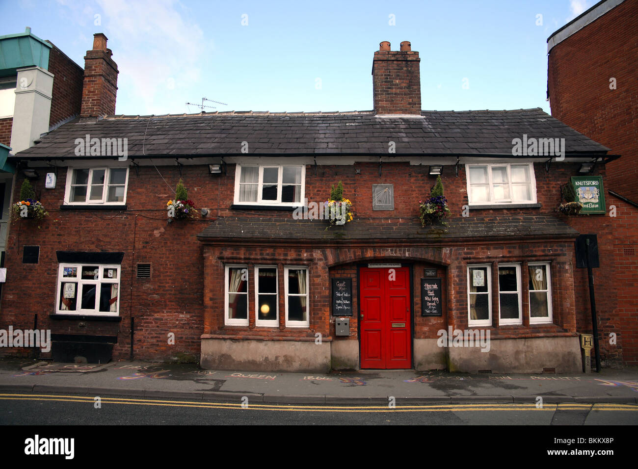 Traditional Old pub in the town of Knutsford Cheshire UK Stock Photo