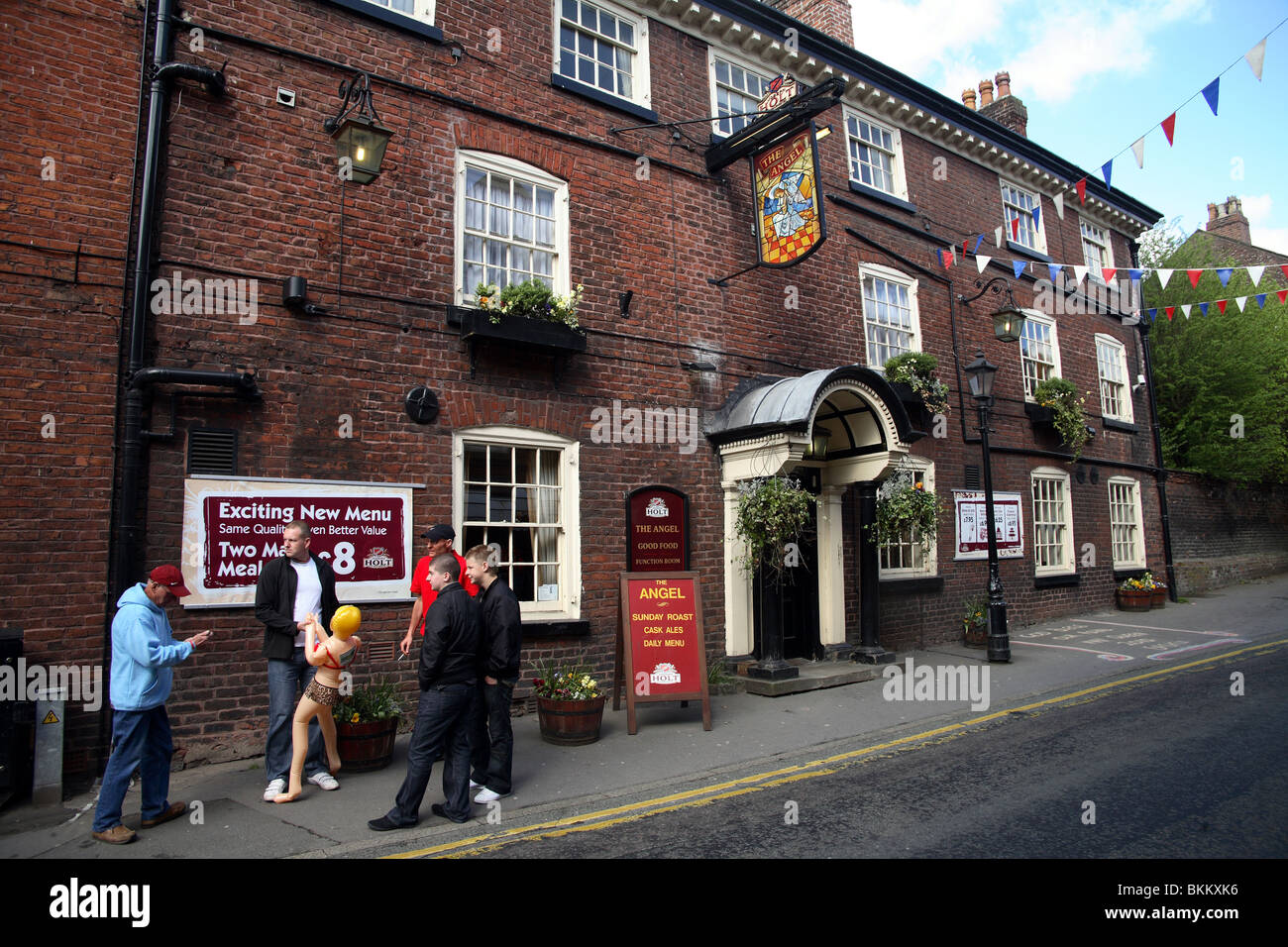 Traditional pub in the town of Knutsford Cheshire UK Stock Photo