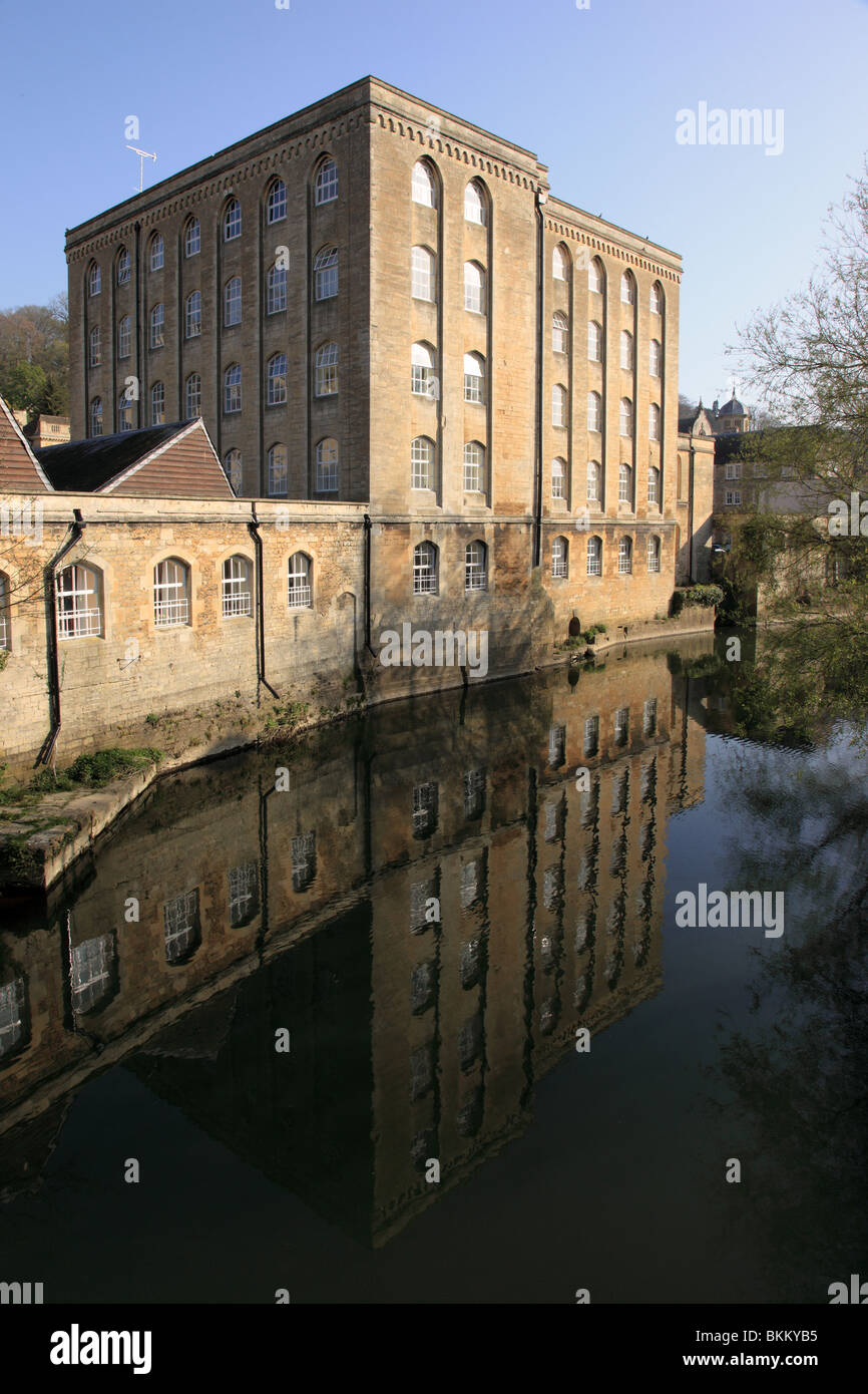 Flats uk homes river hires stock photography and images Alamy
