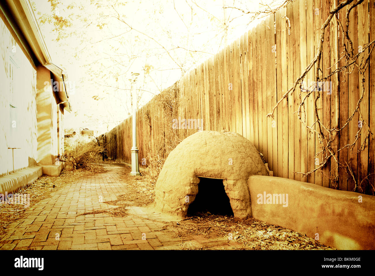 SIDE STREET AND A TRADITIONAL OUTDOOR OVEN IN OLD TOWN IN ALBUQUERQUE, NEW MEXICO, USA IN LATE FALL Stock Photo