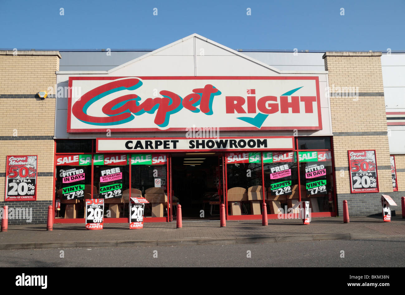 Front entrance to the Carpetright shop/warehouse, Great West Road, Brentford, Middx, UK Apr 2010 Stock Photo