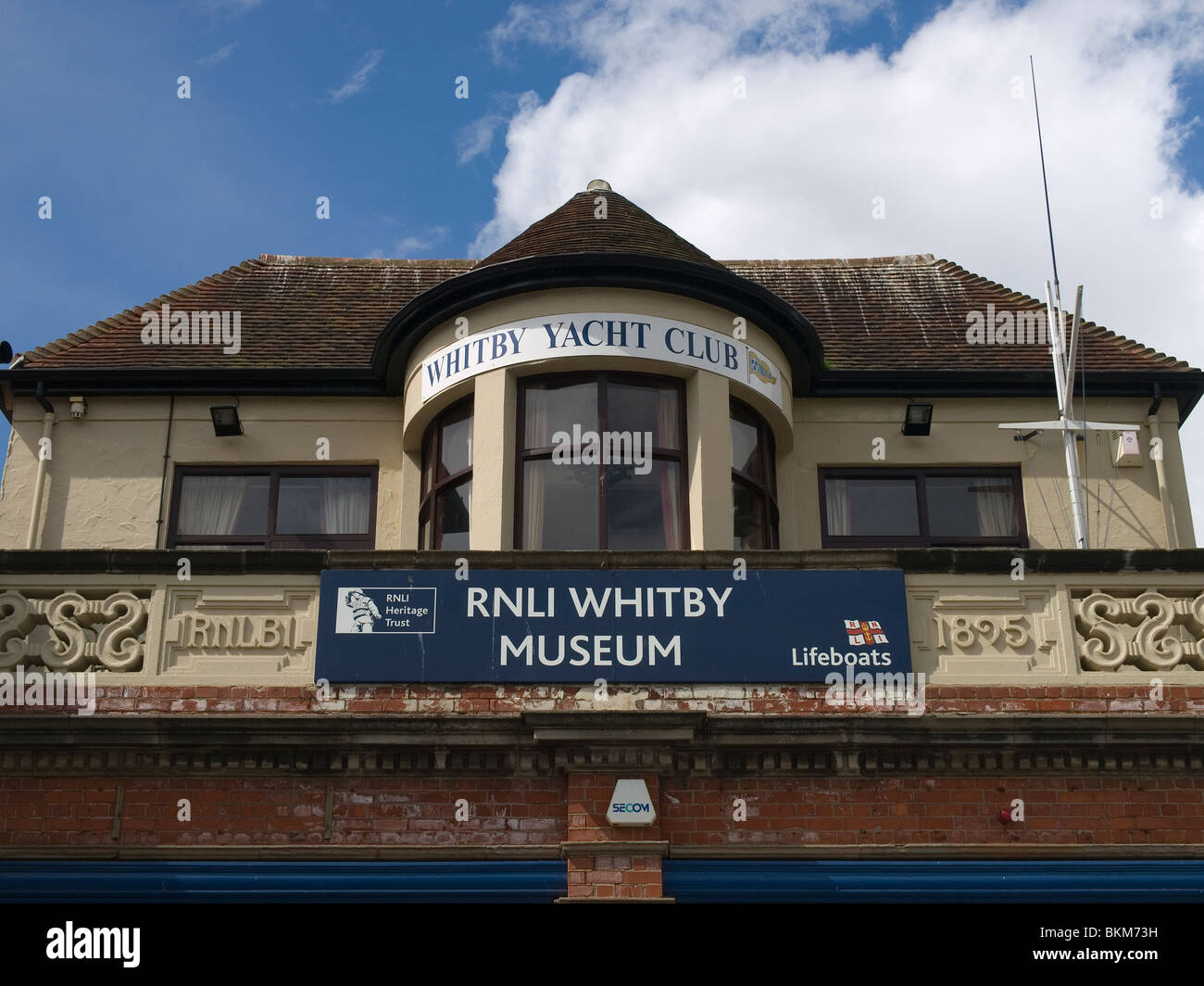 The Whitby Yacht Club overlooking the harbour upstairs from the RNLI lifeboat museum, the old life boat station built 1895 Stock Photo