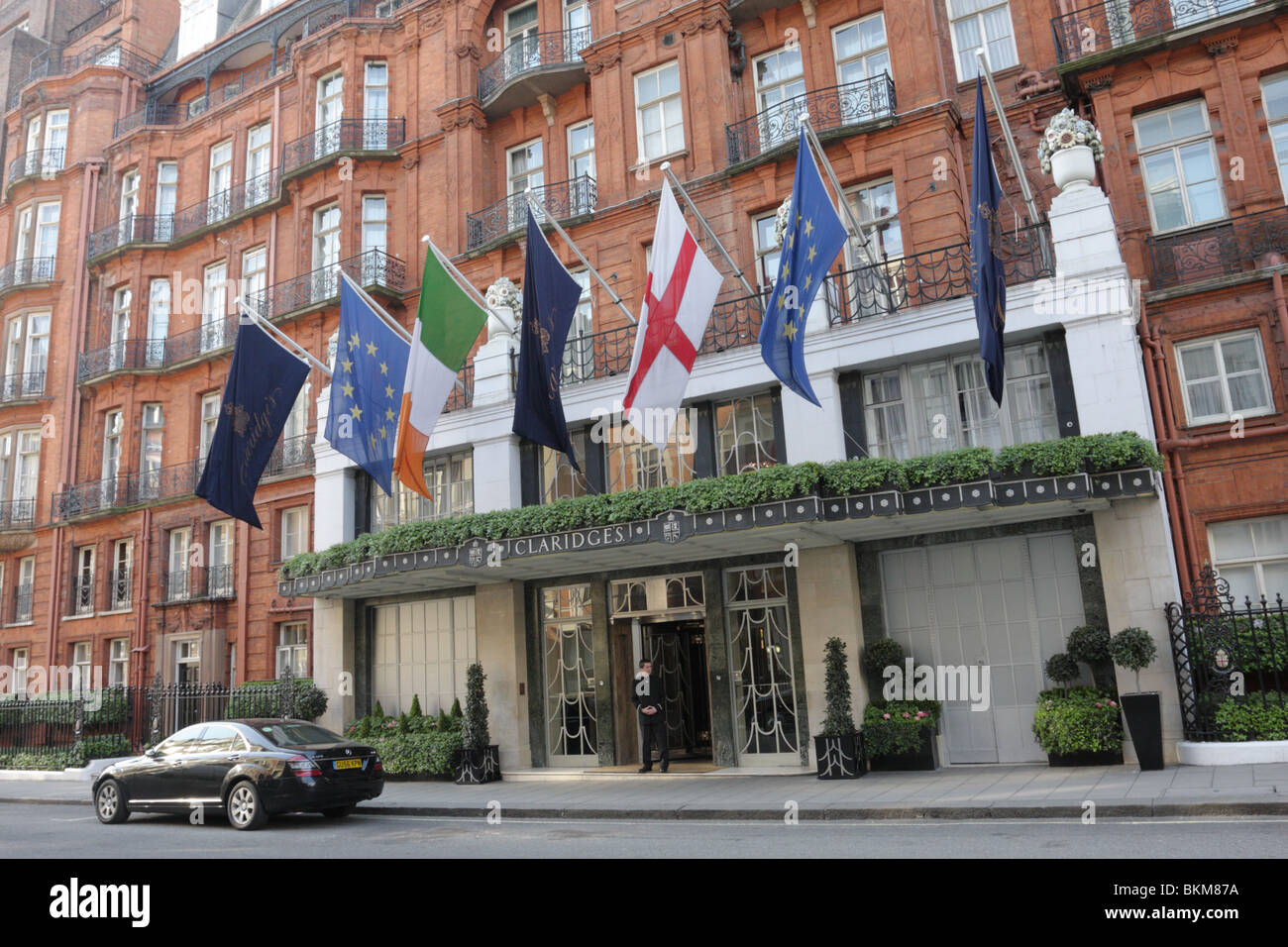 Mayfair hotel doorman hi-res stock photography and images - Alamy