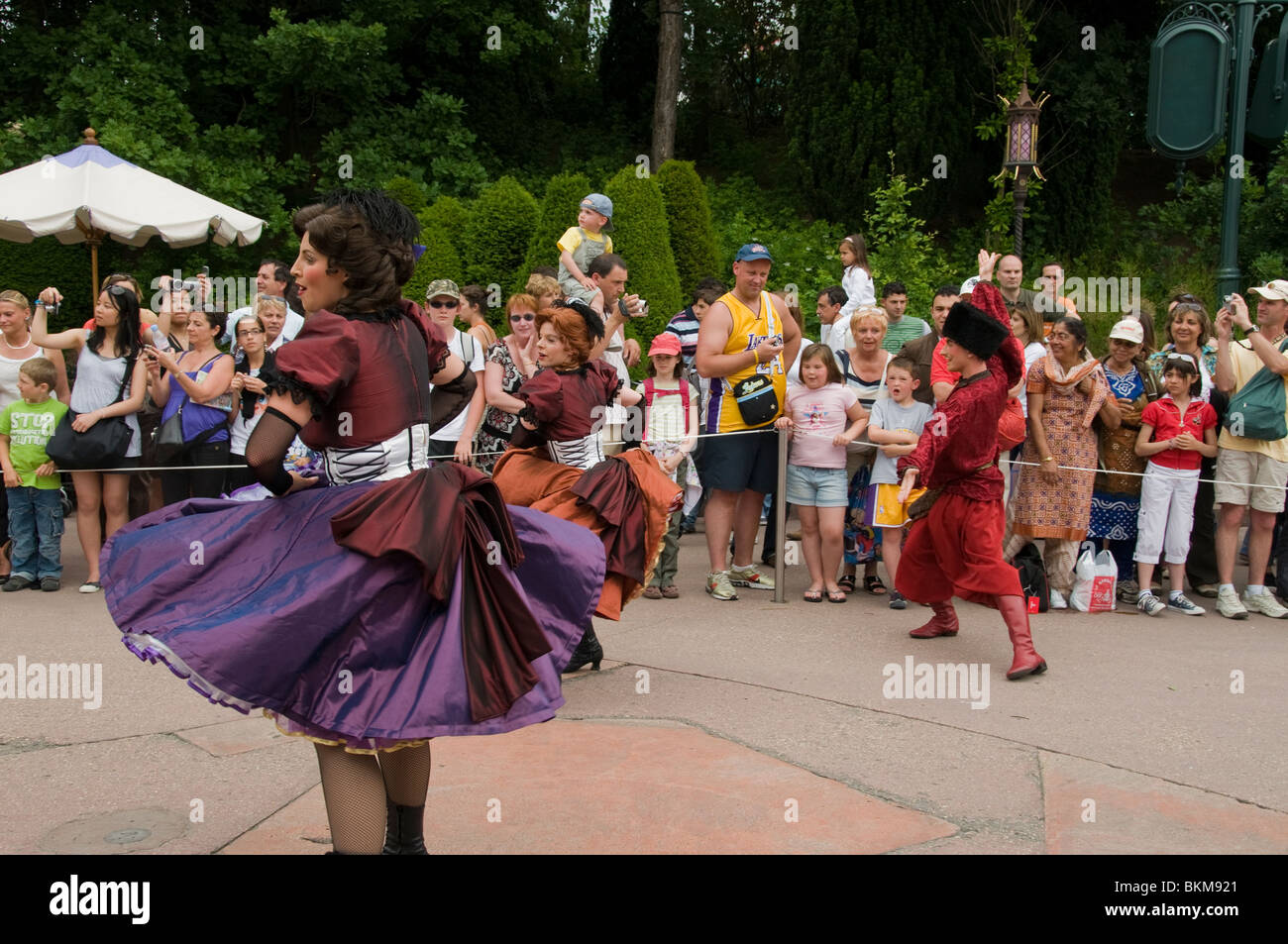 France, Theme Parks, Crowd Tourists, looking, Disneyland Paris, Parade