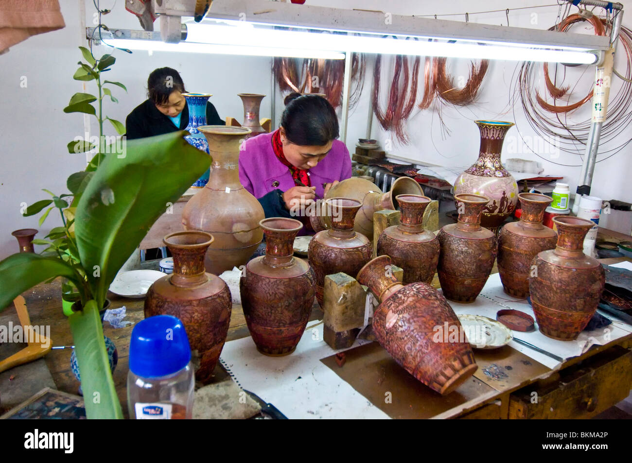 Artisan making Traditional Cloisonne Enamel vases Beijing China Stock Photo