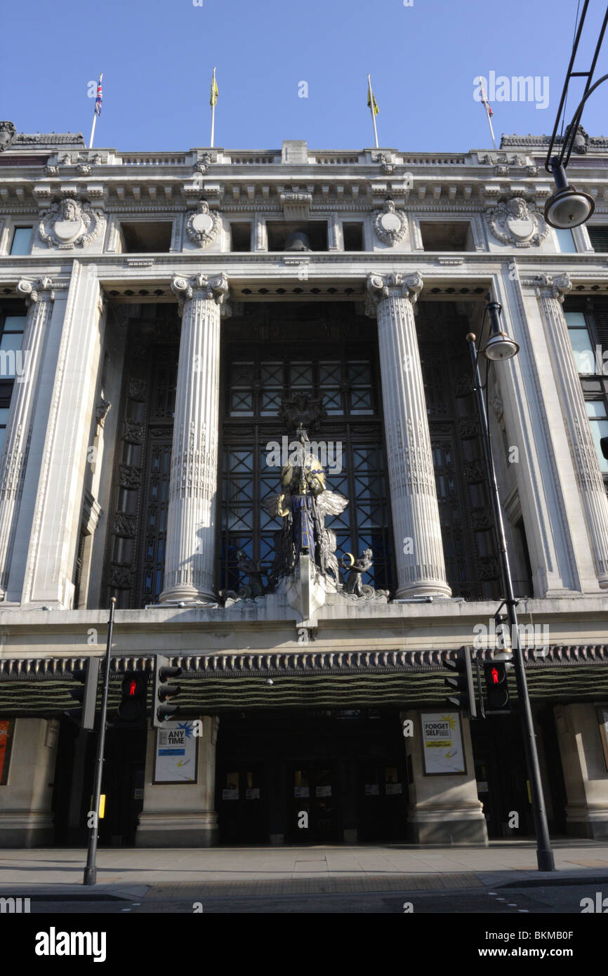 The front elevation of Selfridge's store in Oxford Street Stock Photo