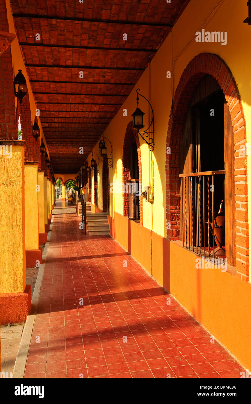 Covered sidewalk in Tlaquepaque shopping district in Guadalajara, Jalisco, Mexico Stock Photo