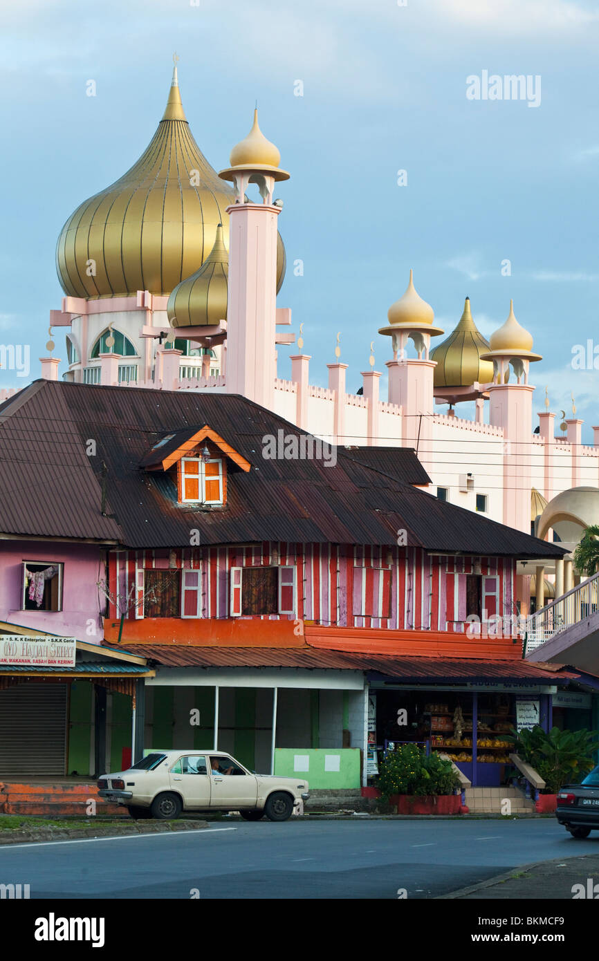 Traditional Malay shophouse with the Kuching Mosque (former Sarawak