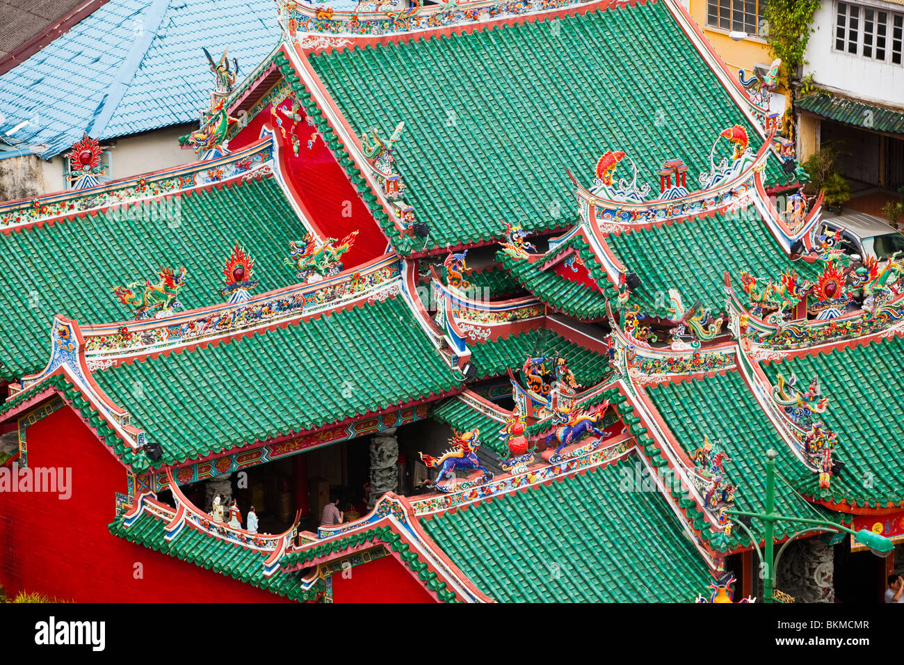 Colourful roof detail of the Hong San Si Chinese Temple on Jalan Wayang, Chinatown. Kuching, Sarawak, Borneo, Malaysia. Stock Photo