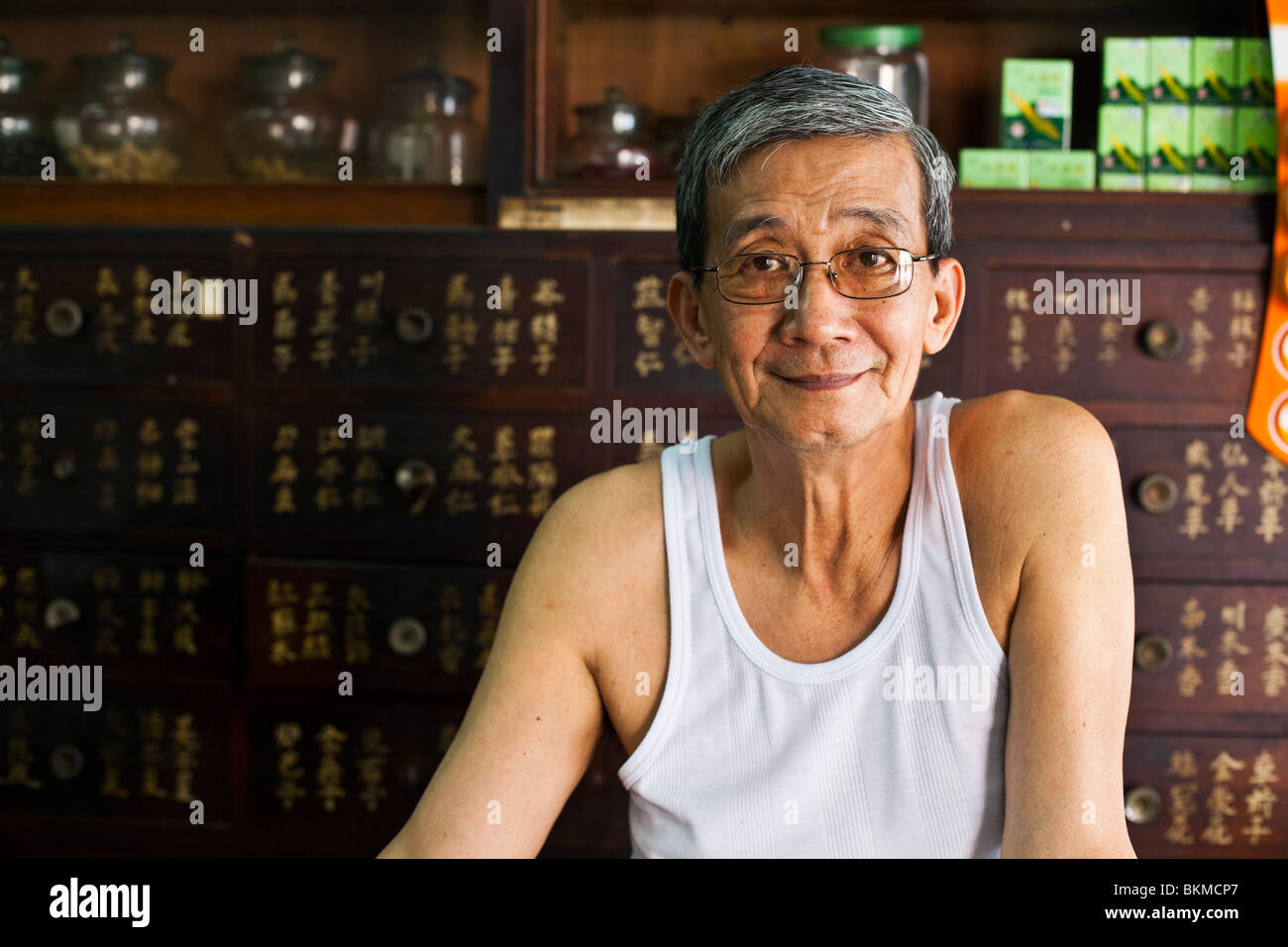 Chinese medicine herbalist in Kuching, Sarawak, Borneo, Malaysia Stock