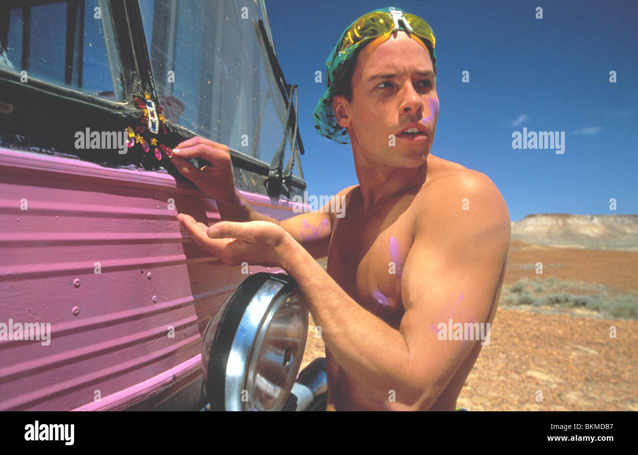 Guy Pearce & Hugo Weaving in The Adventures of Priscilla, Queen of the  Desert Premium Photograph and Poster - 1009494