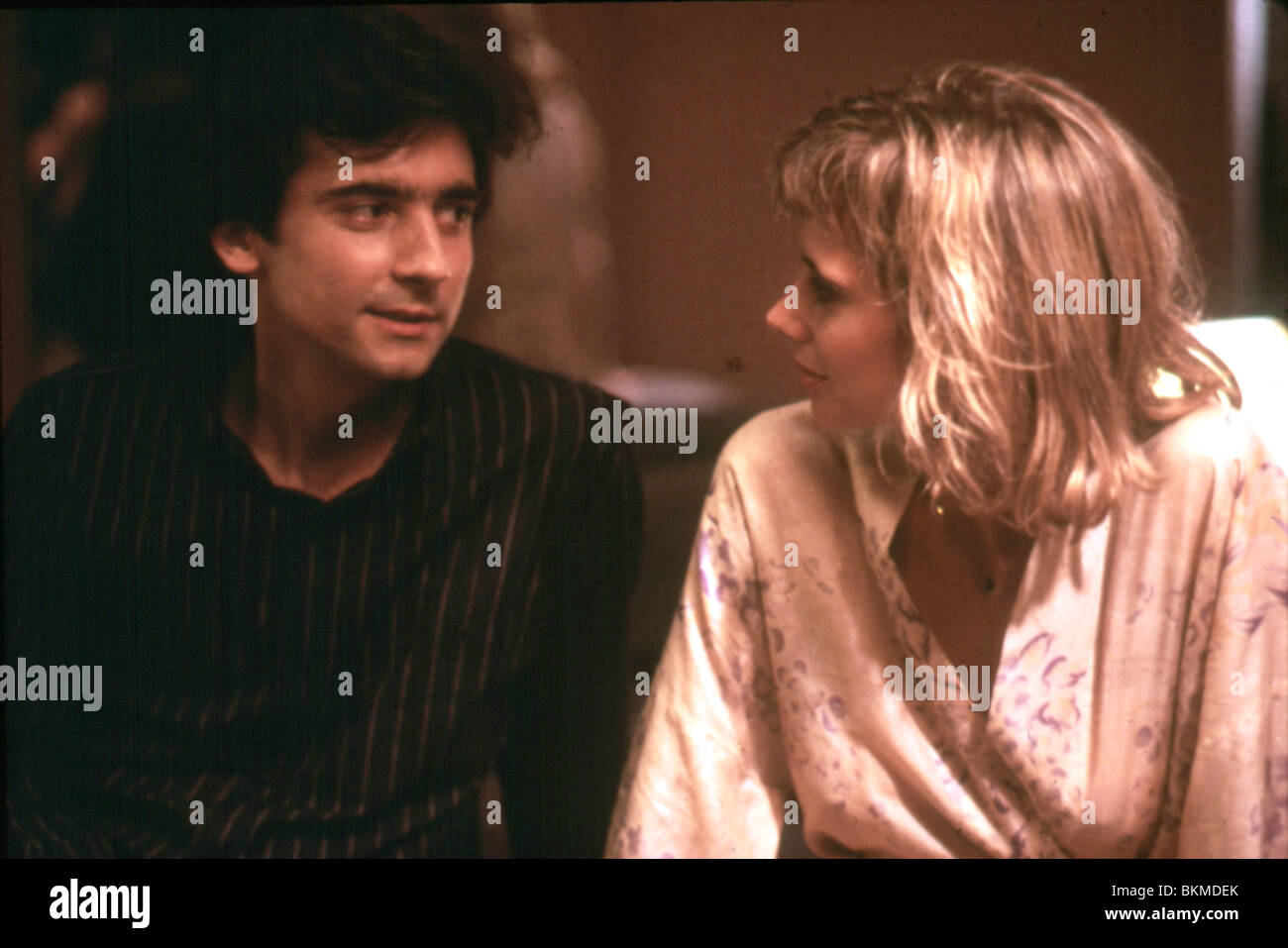 AFTER HOURS (1985) GRIFFIN DUNNE, ROSANNA ARQUETTE AFH 018 Stock Photo