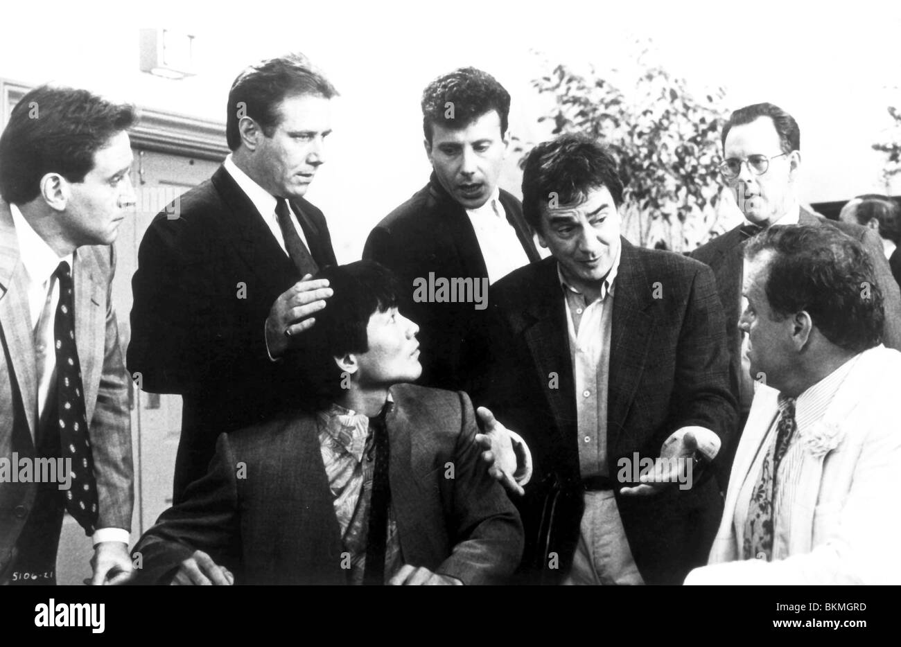 CRAZY PEOPLE (1990) J T WALSH, DOUG YASUDA, PAUL REISER, DUDLEY MOORE ...
