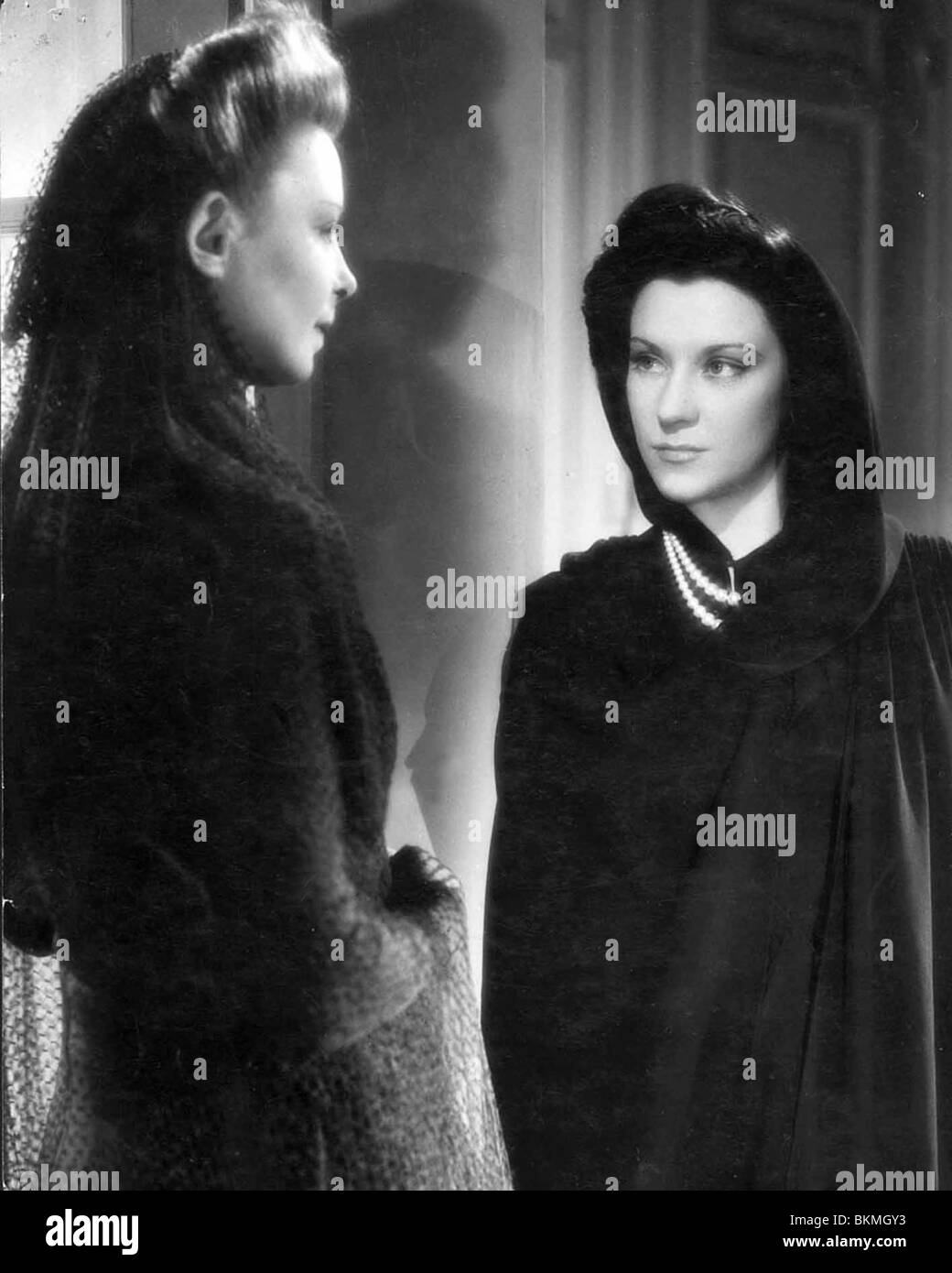 LES DAMES DU BOIS DE BOULOGNE (1945) LADIES OF THE PARK (ALT) DBDB 001-01 Stock Photo