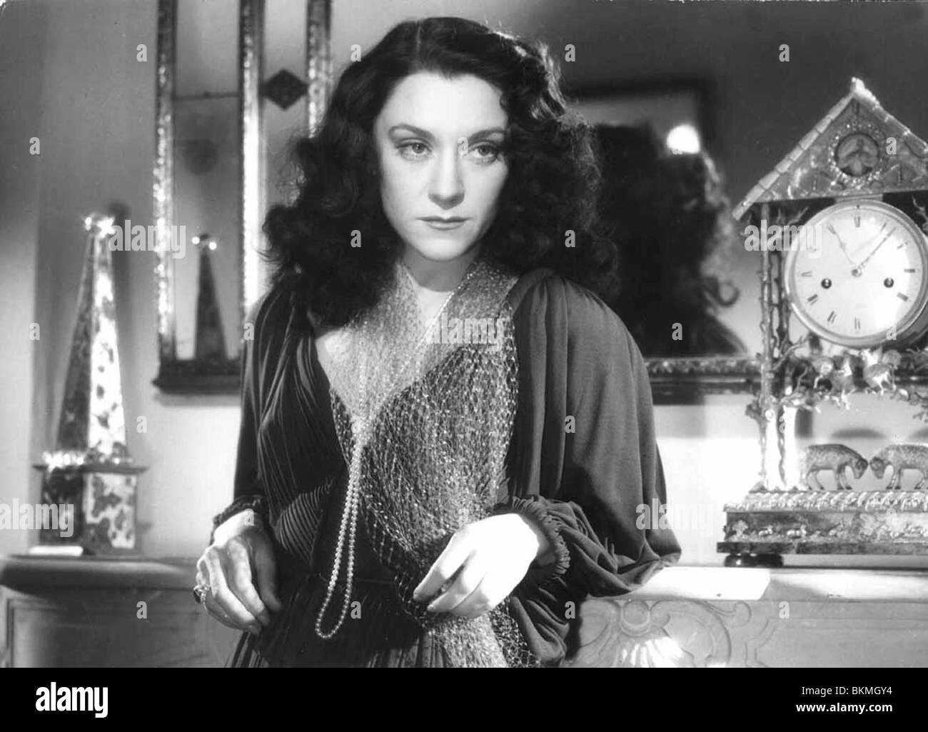 LES DAMES DU BOIS DE BOULOGNE (1945) LADIES OF THE PARK (ALT) DBDB 001-02 Stock Photo