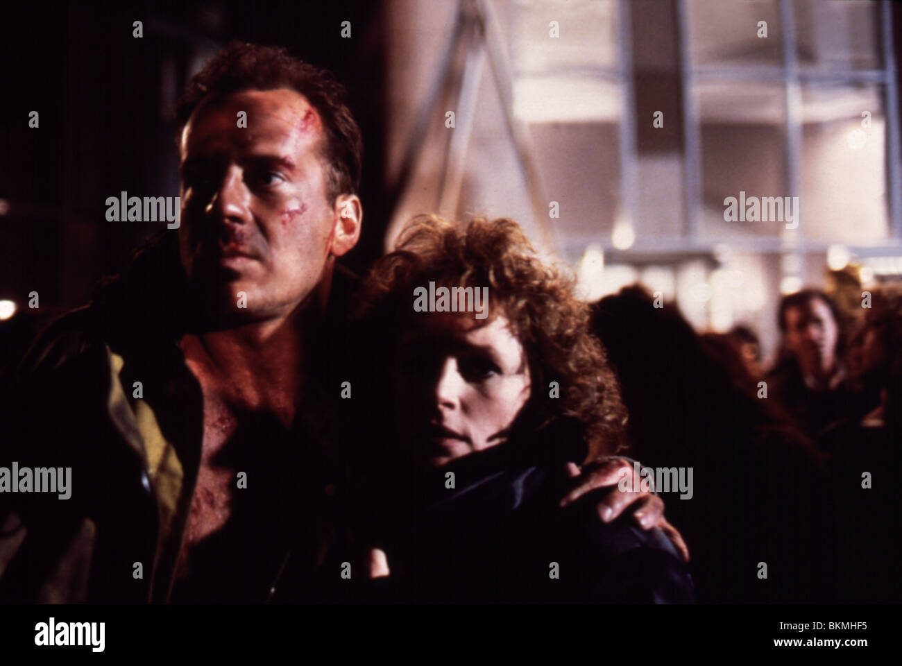DIE HARD (1988) BRUCE WILLIS, BONNIE BEDELIA DHD 006 Stock Photo Alamy
