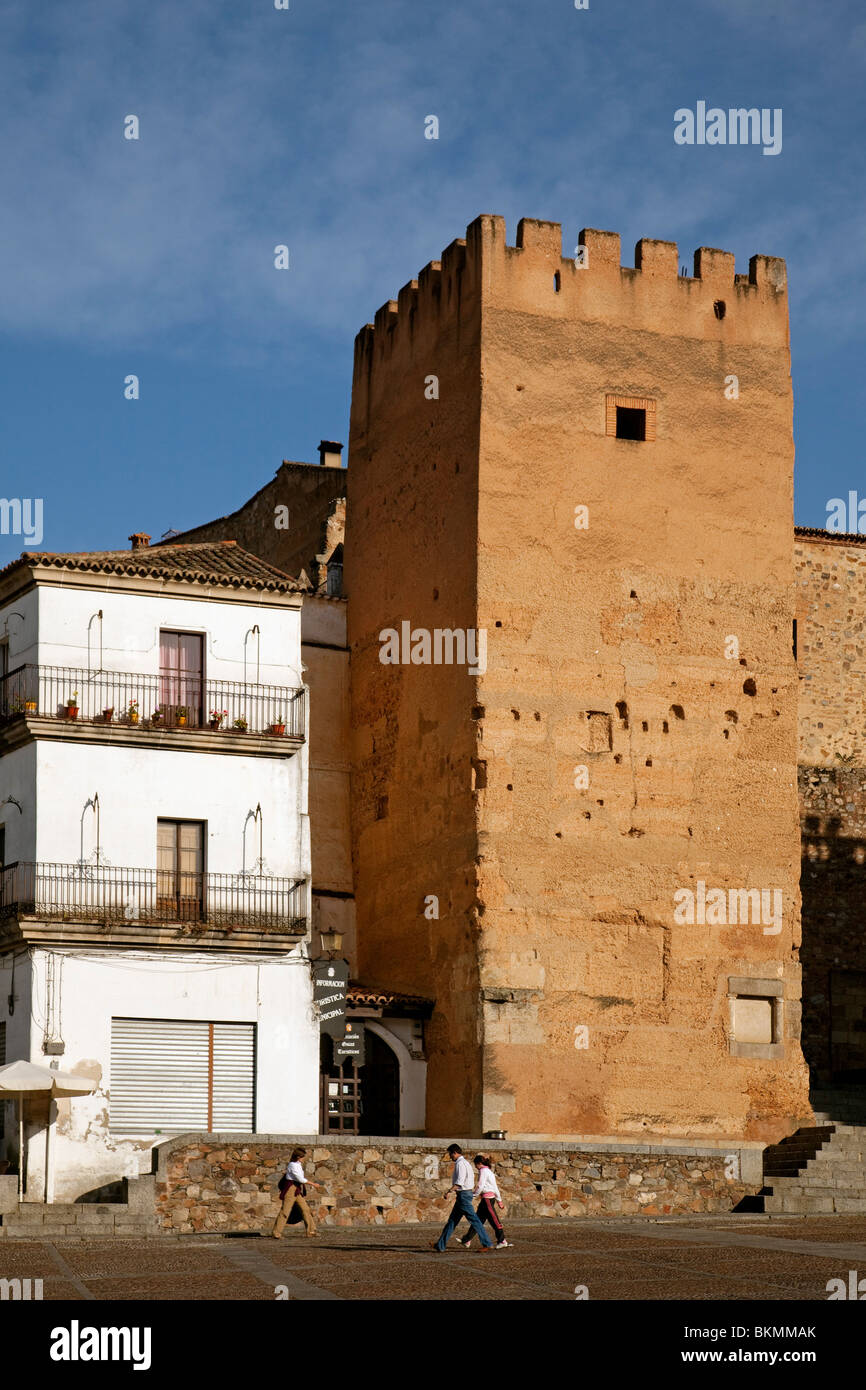 Torre de la Hierba centro histórico monumental de Cáceres Extremadura España Tower of La Hierba historic center caceres spain Stock Photo