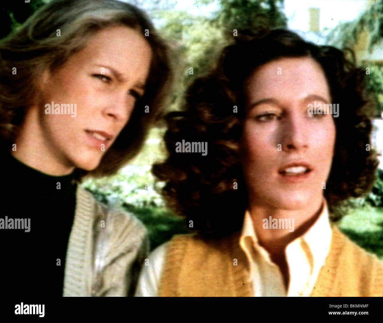 HALLOWEEN (1978) JAMIE LEE CURTIS, NANCY LOOMIS CREDIT ITC - EDITORIAL USE ONLY HLW 019 L Stock Photo