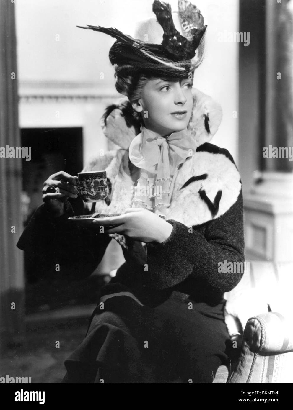 THE LIFE AND DEATH OF COLONEL BLIMP (1943) DEBORAH KERR LDCB 002P Stock