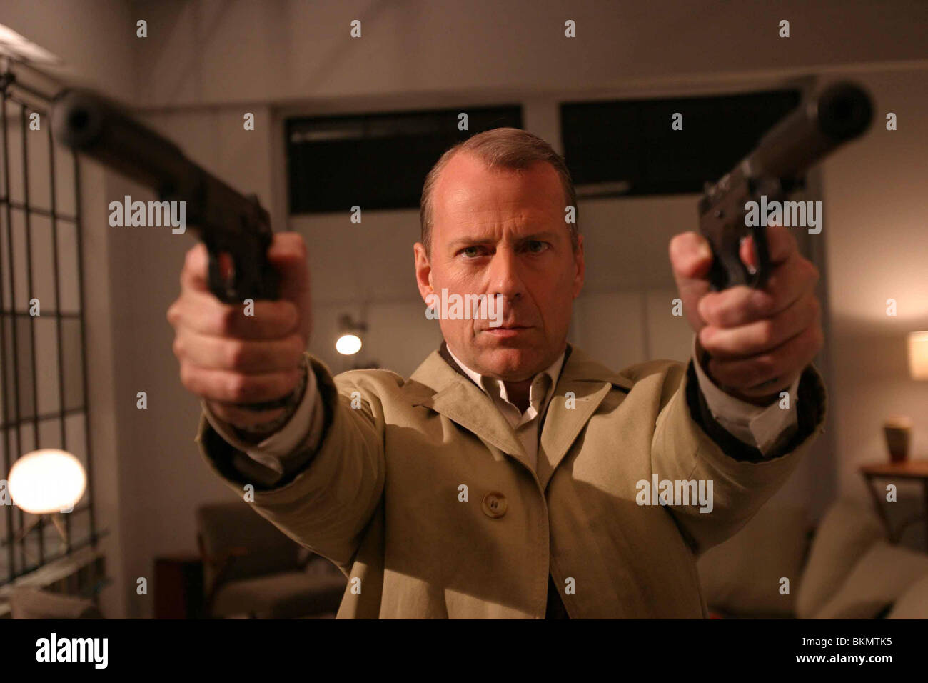 LUCKY NUMBER SLEVIN (2006) BRUCE WILLIS LUNS 001-04 Stock Photo