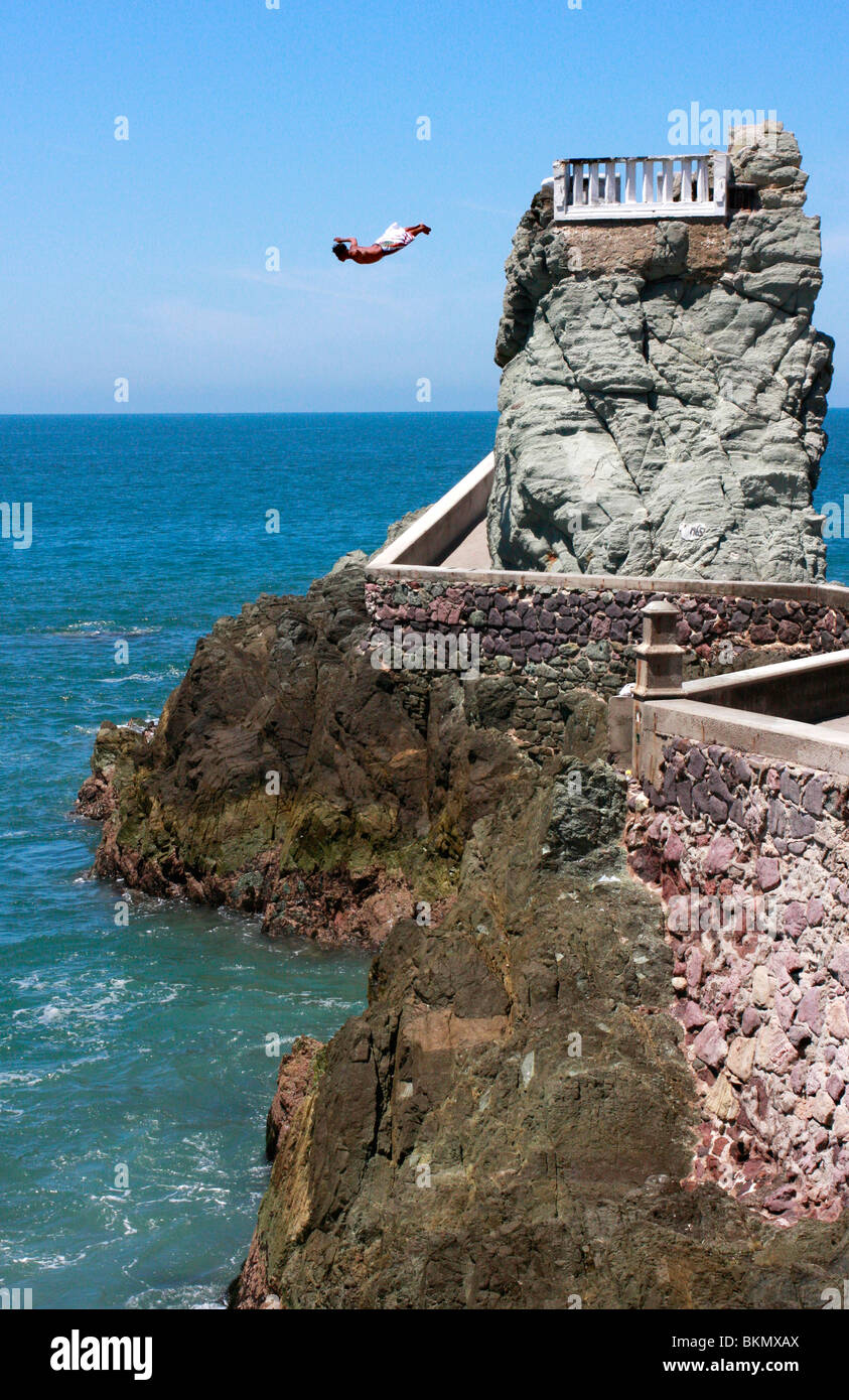 Cliff diver hires stock photography and images Alamy