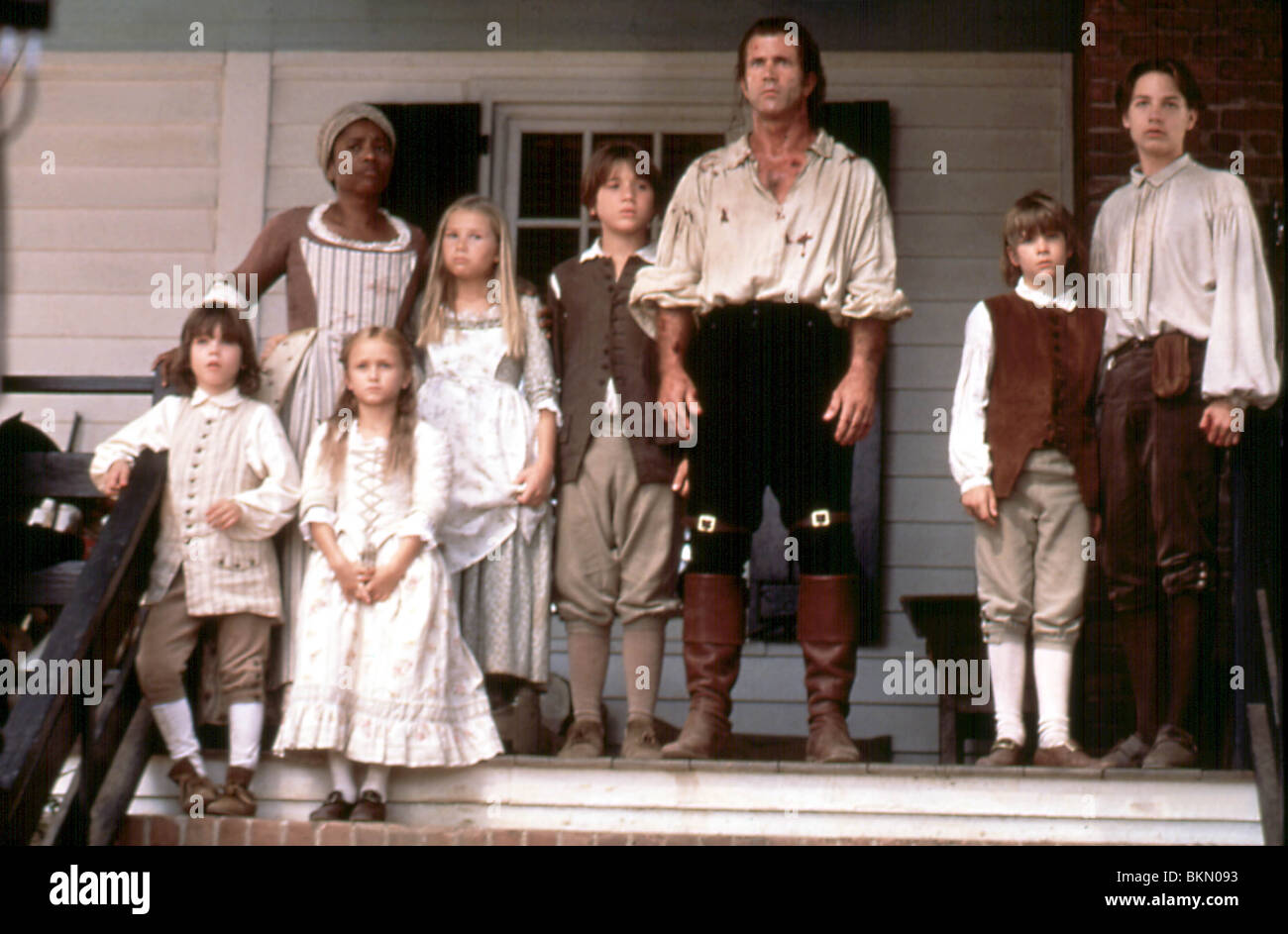 THE PATRIOT (2000) LOGAN LERMAN, BEATRICE BUSH, SKYE MCCOLE BARTUSIAK ...