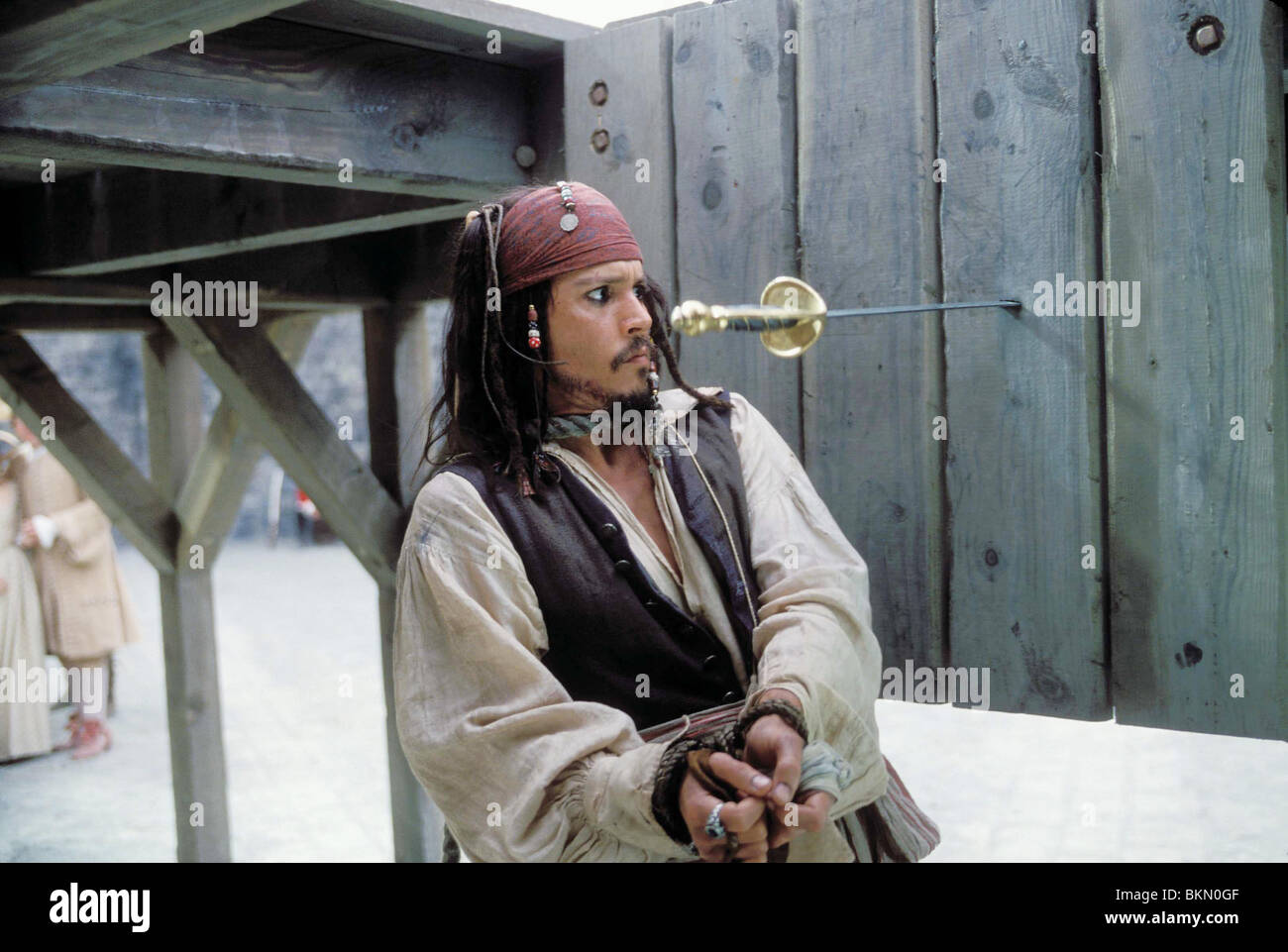 PIRATES OF THE CARIBBEAN: THE CURSE OF THE BLACK PEARL (2003) JOHNNY DEPP CREDIT DISNEY PIRC 001-15 Stock Photo
